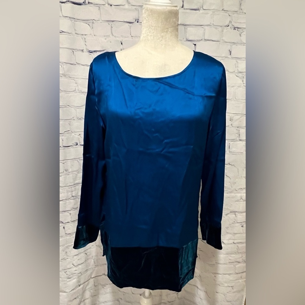 Diane Von Furstenberg blue silk Blouse Size Small